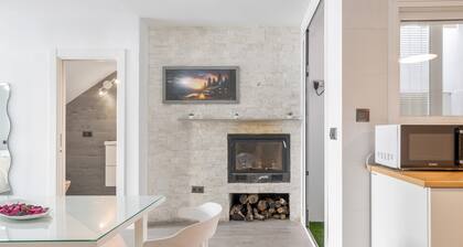 Apartment 'Serranía' with Private Terrace, Wi-Fi and Air Conditioning