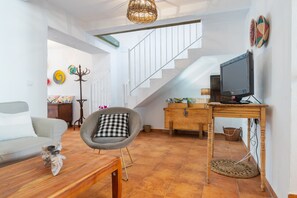 Televisión y chimenea 