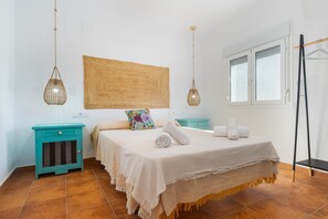 4 habitaciones, tabla de planchar con plancha, wifi y ropa de cama 
