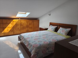 4 bedrooms, free WiFi, bed sheets
