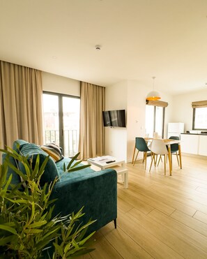 Apartment, 1 Bedroom, Balcony | Living area