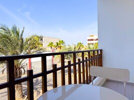 Apartamento superior, 1 habitación, balcón | Balcón