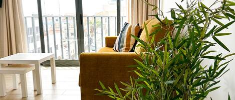 Apartment, 1 Bedroom, Balcony | Living area