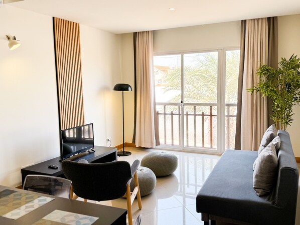 Superior Apartment, 1 Bedroom, Balcony | Living area