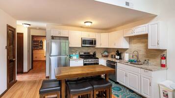 Coffee/tea maker, fridge, microwave, oven
