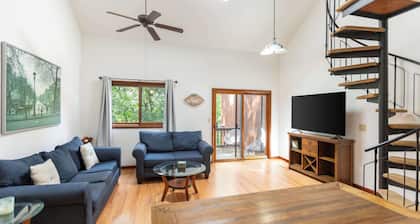 Cozy Loft Near Lake, Trails and Mountain Views