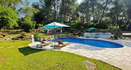 Ă fleur d'eau en Provence entre Vignes et Oliviers