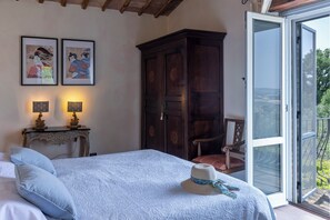 2 bedrooms, iron/ironing board, free WiFi, bed sheets - Villa Aperolli 4, Emma Villas (Todi)