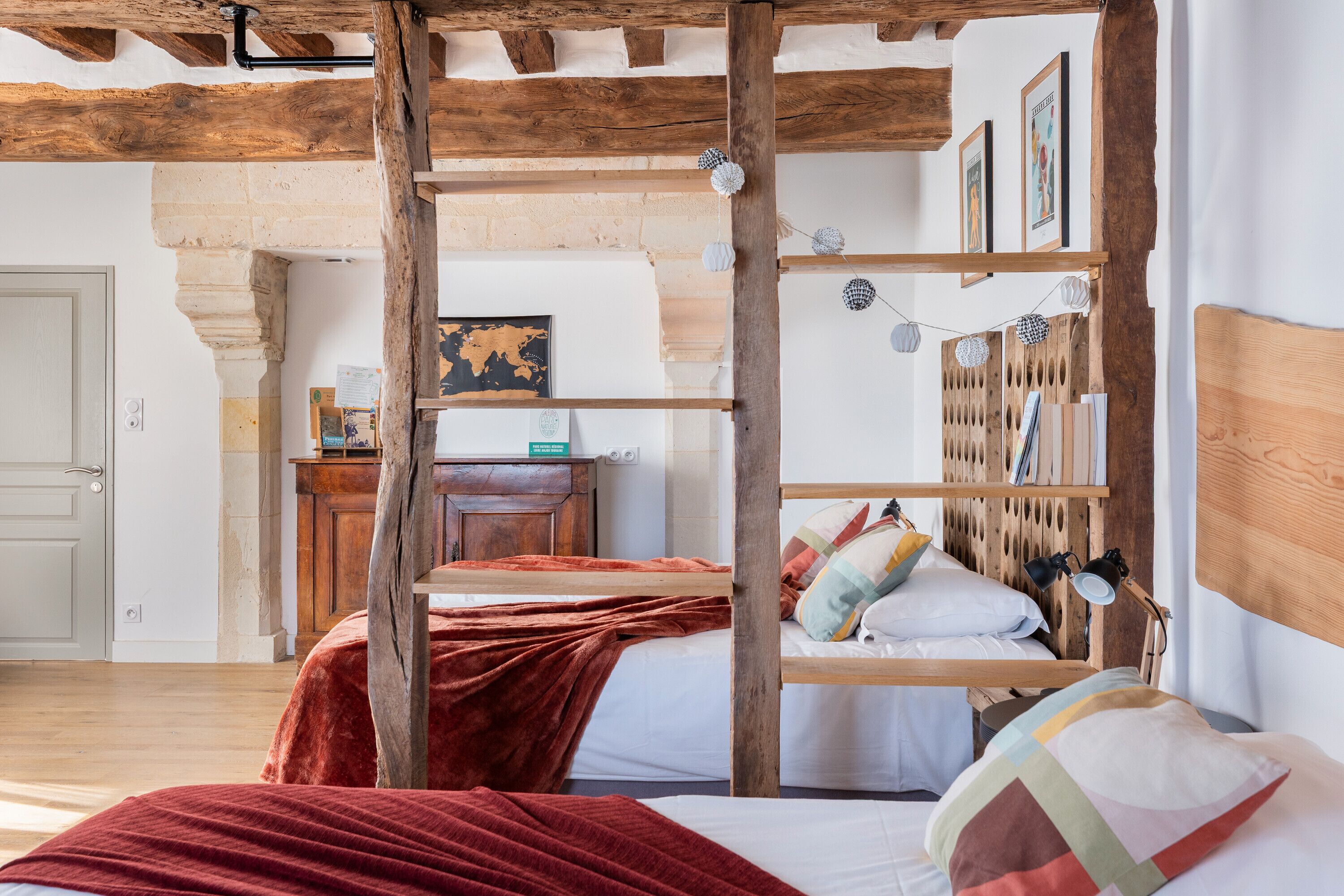 5 slaapkamers, een strijkplank/strijkijzer, wifi, beddengoed