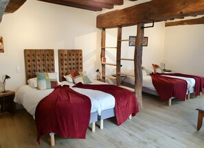 5 habitaciones, tabla de planchar con plancha, wifi y ropa de cama