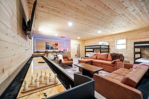 Interior - Secluded, Hot Tub, Game Room, Pets, Firepit (Broken Bow)