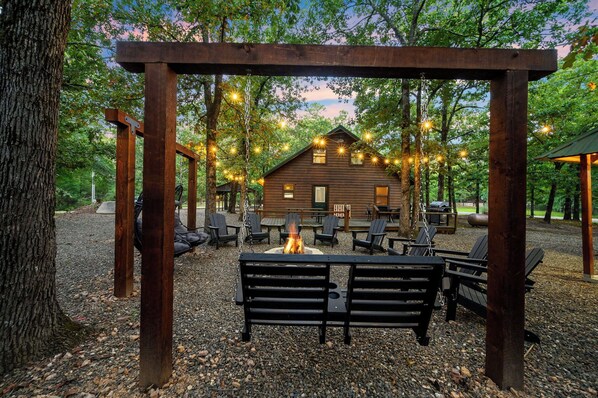 Property grounds - Secluded, Hot Tub, Game Room, Pets, Firepit (Broken Bow)