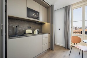 Studio, Balcony | Private kitchen | Mini-fridge, microwave, stovetop, espresso maker