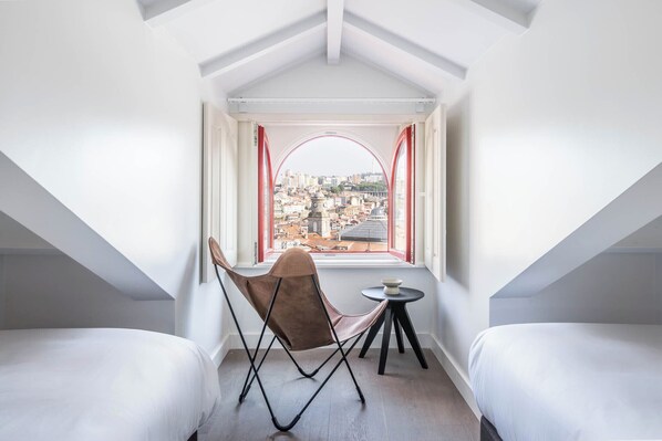 Duplex, 2 Bedrooms | In-room safe, iron/ironing board, free WiFi, bed sheets