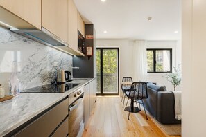 Fridge, microwave, oven, coffee/tea maker