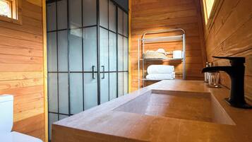Premium-Ferienhaus, Bergblick | Badezimmer | Dusche