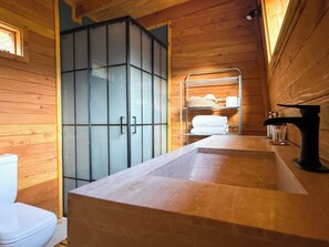 Cottage Premium, vue montagne | Salle de bain | Douche
