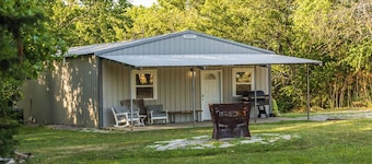 Live Oaks Lodge Retreat with 8-12 Sleeping Capacity