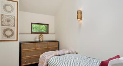 Wisteria Lodge - Beautiful Countryside Retreat
