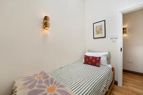 Wisteria Lodge - Beautiful Countryside Retreat