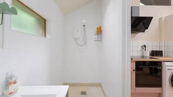 Shower dan handuk
