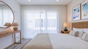 4 chambres, fer et planche à repasser, lit de bébé portatif