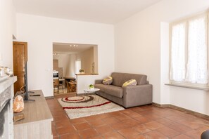 TV, caminetto