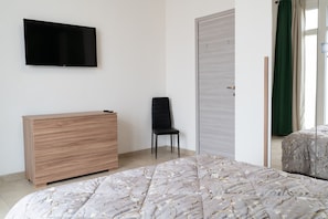 Iron/ironing board, free WiFi, bed sheets