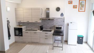 Frigorifero, microonde, forno, lavastoviglie