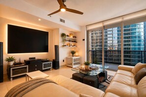 Smart-TV, Videospiele, Stereoanlage, Arbeitsbereiche