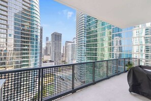 Property grounds - Brickell Miami 1BR near City Centre & Metromover - Pool, Gym, Monthly OK (Miami)