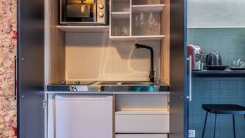 Fridge, microwave, coffee/tea maker, electric kettle