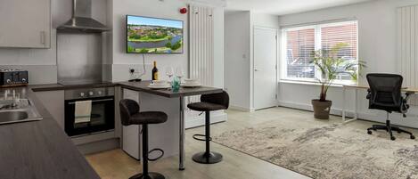 Refrigerador, microondas, horno, placa de cocina