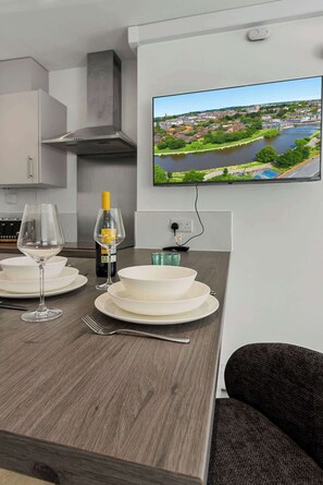 Dining - City Heights Studio - Short Stays UK (Devon)