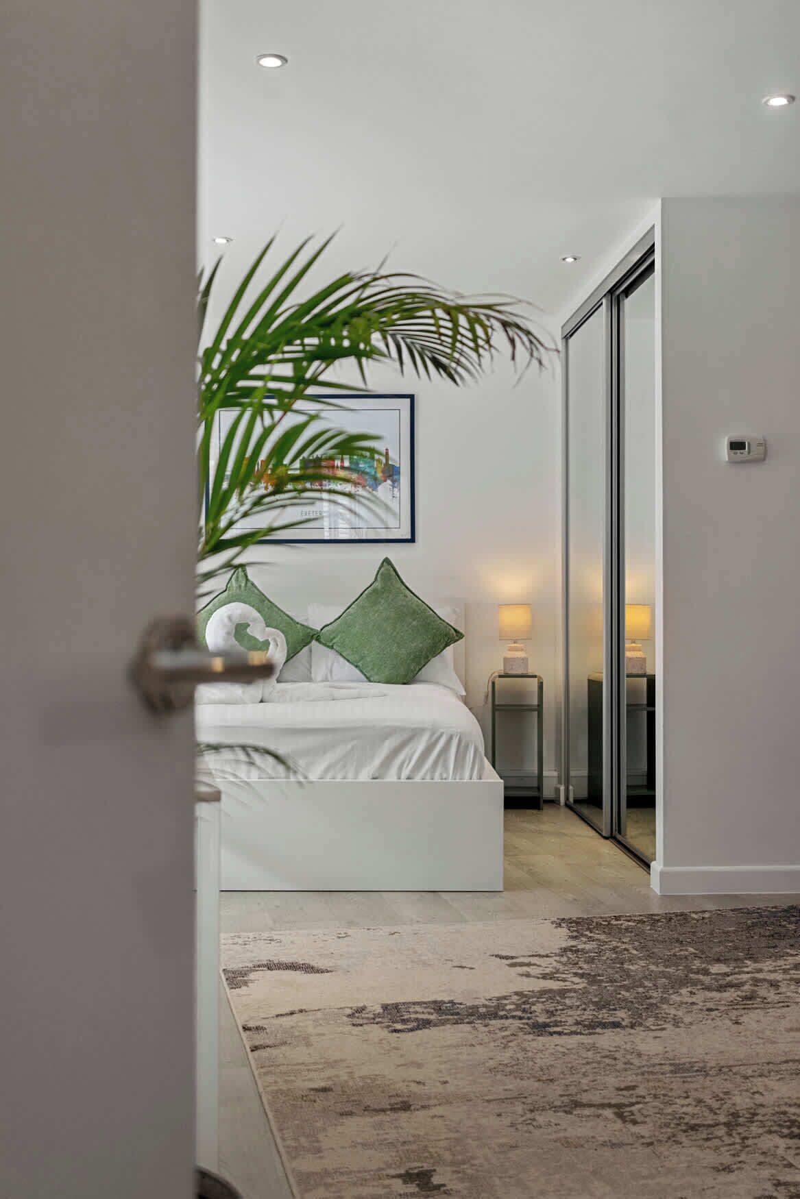 1 slaapkamer, een bureau, een strijkplank/strijkijzer, wifi