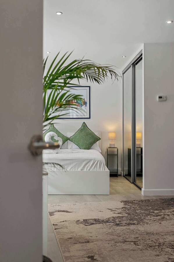 1 bedroom, desk, iron/ironing board, WiFi