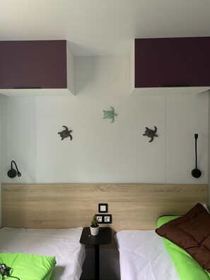 3 chambres, fer et planche à repasser