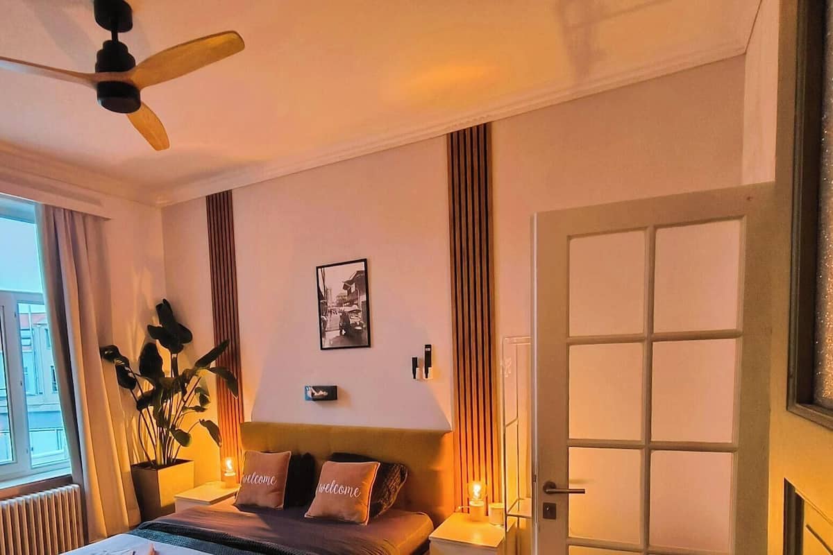 Lyxigt fyrbäddsrum - utsikt mot innergården | Minibar och gratis wi-fi