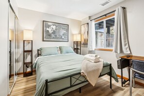 4 makuuhuonetta, silitysrauta/-lauta, Wi-Fi, vuodevaatteet