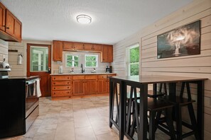 Fridge, microwave, oven, coffee/tea maker