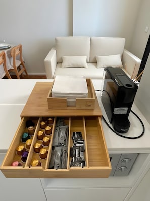 Interior - Apartment 'Fernão De Magalhães' with Balcony, Wi-Fi and Air Conditioning (Porto)