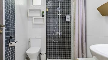 Shower, hair dryer, towels, shampoo