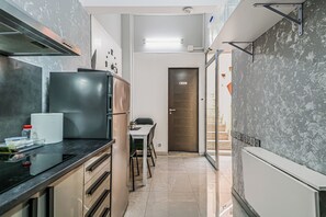 Full-size fridge, microwave, stovetop, cookware/dishes/utensils