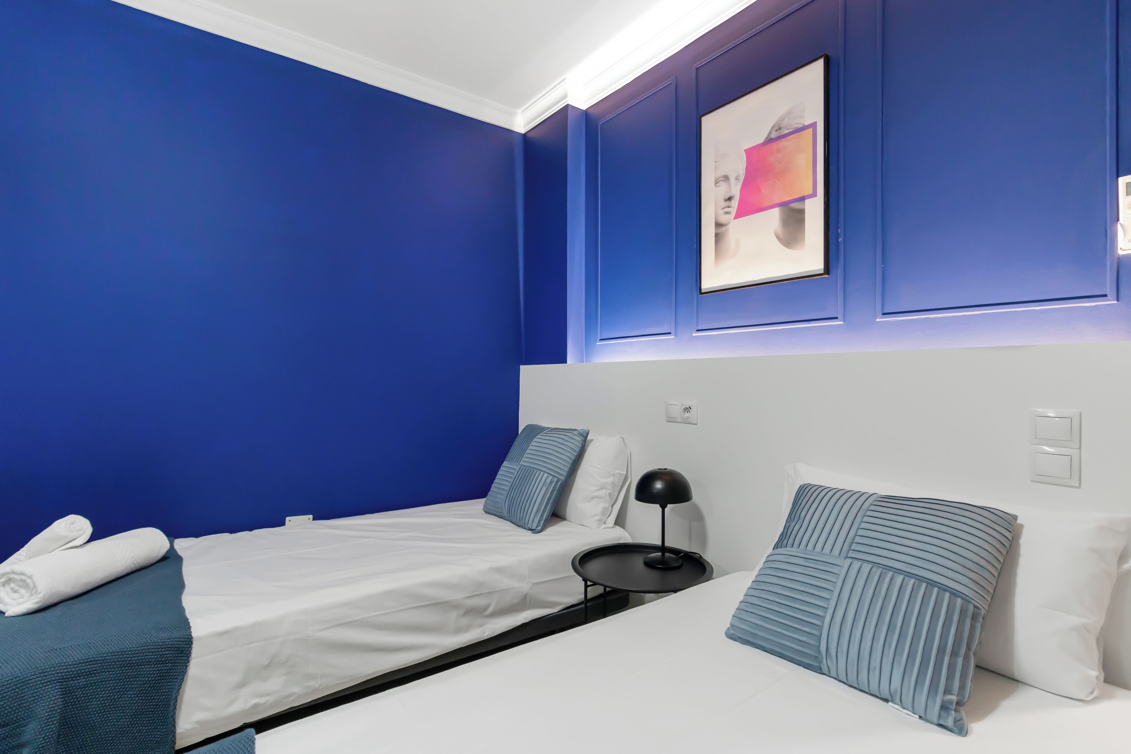 Habitación con 2 camas individuales, vistas a la ciudad | Espacio para trabajar con un portátil y wifi gratis