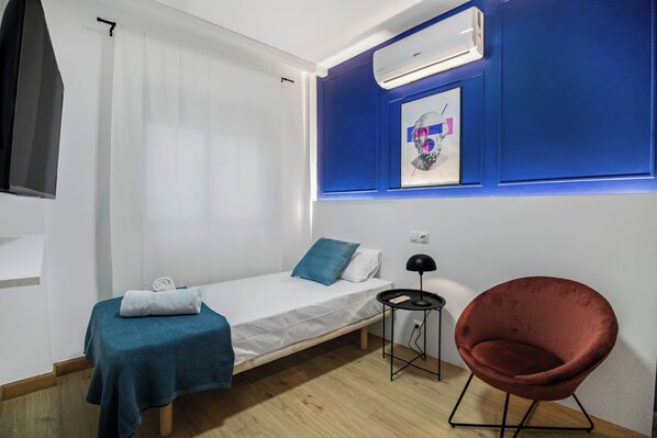 Laptopgeeigneter Arbeitsplatz, kostenloses WLAN