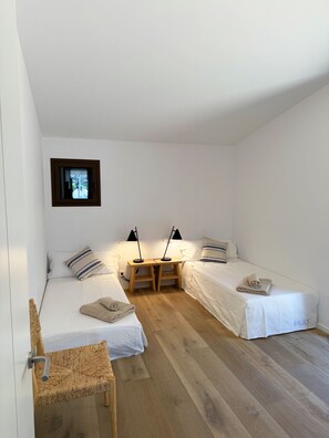 4 chambres, fer et planche à repasser, Wi-Fi, draps fournis