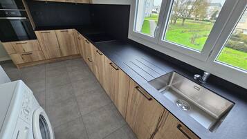 Micro-ondes, four, plaque de cuisson, lave-vaisselle