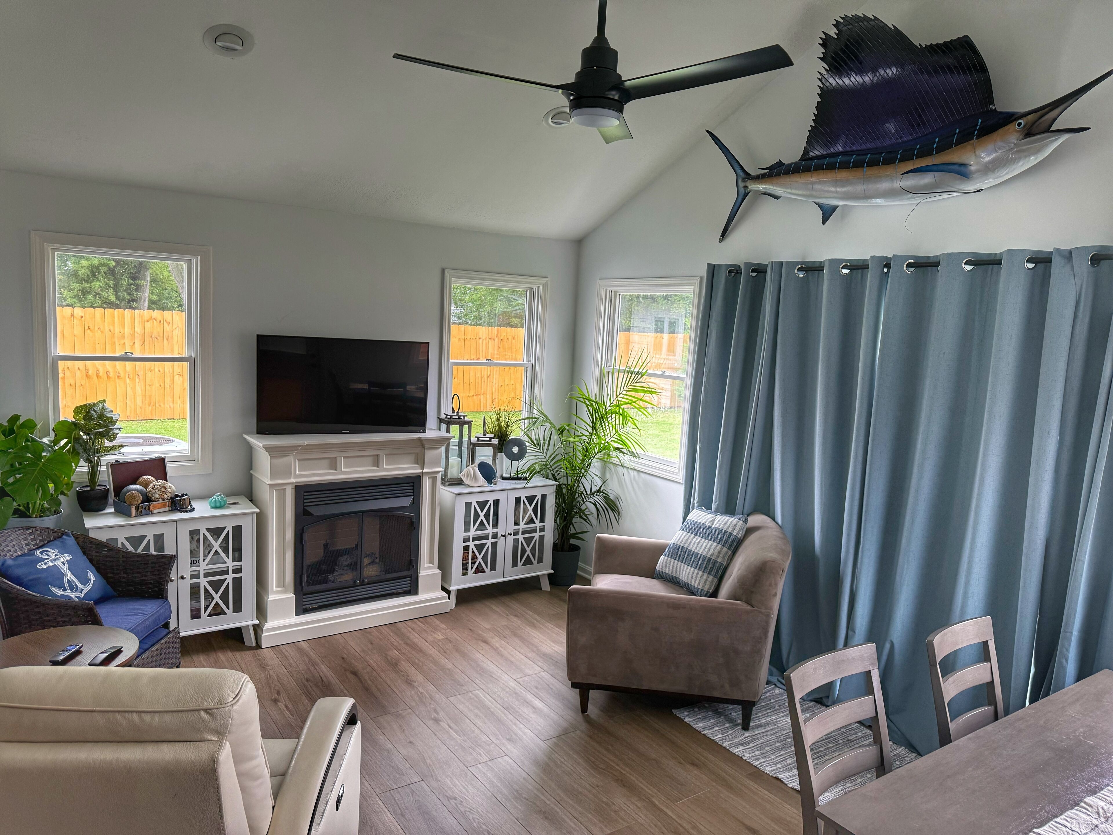 Smart-TV, Kamin, Drucker