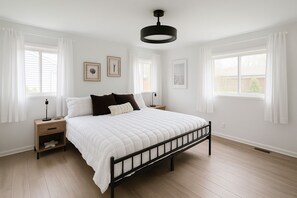 3 室のベッドルーム、デスク、アイロン / アイロン台、WiFi (無料)