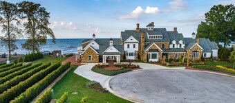 3-bedroom pet friendly home in Madison walking distance to beach & winery